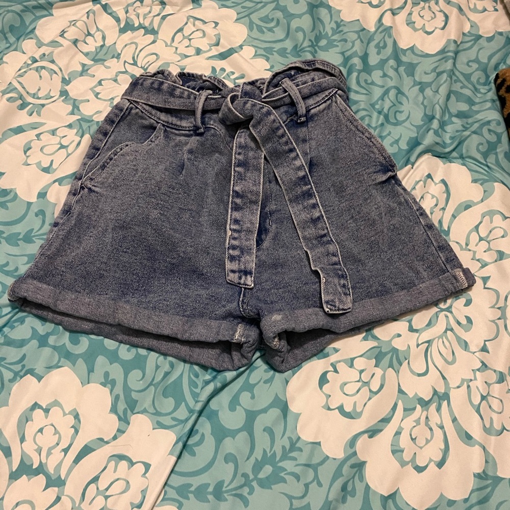 Short jeans